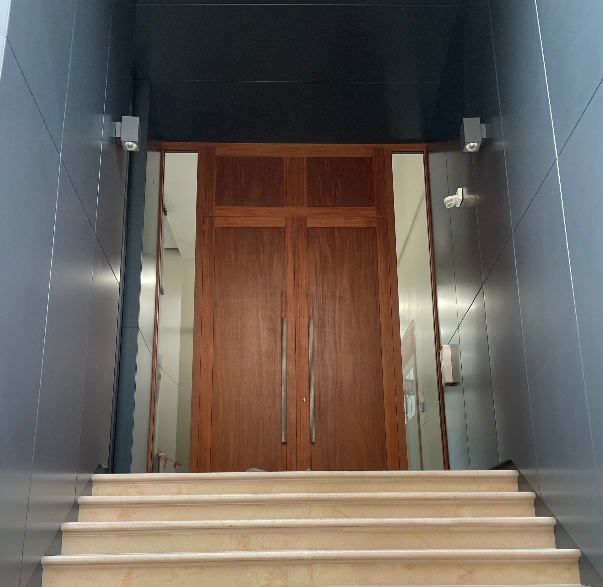 Porte cochère en bois