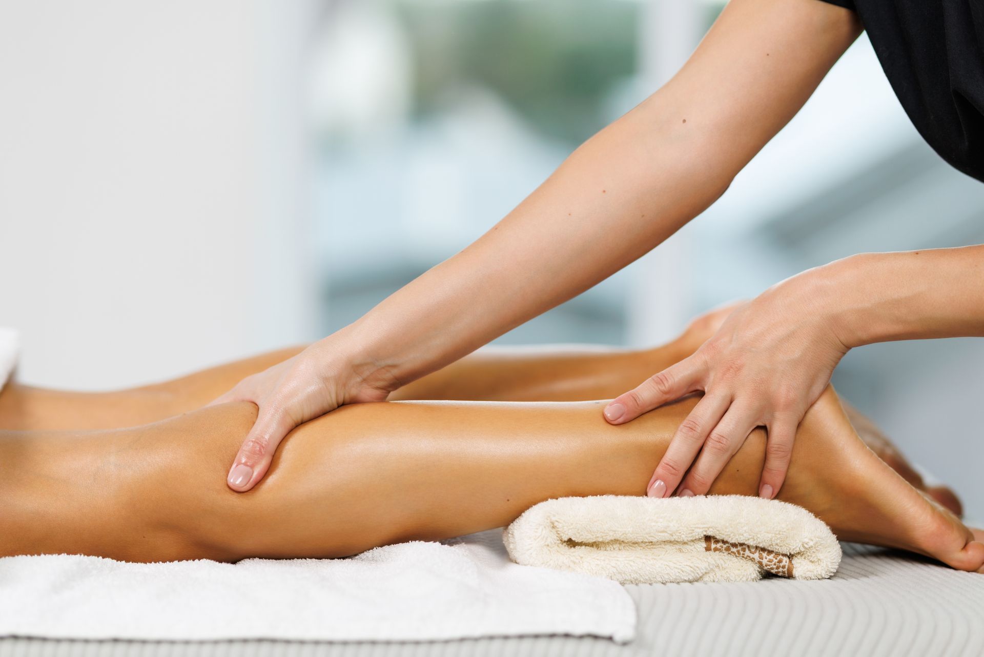 Un traitement des jambes par drainage lymphatique.