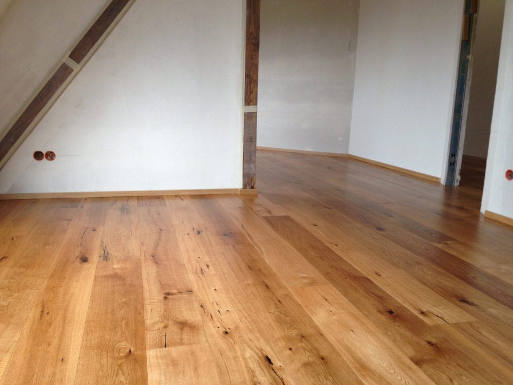 Raum mit Parkettboden