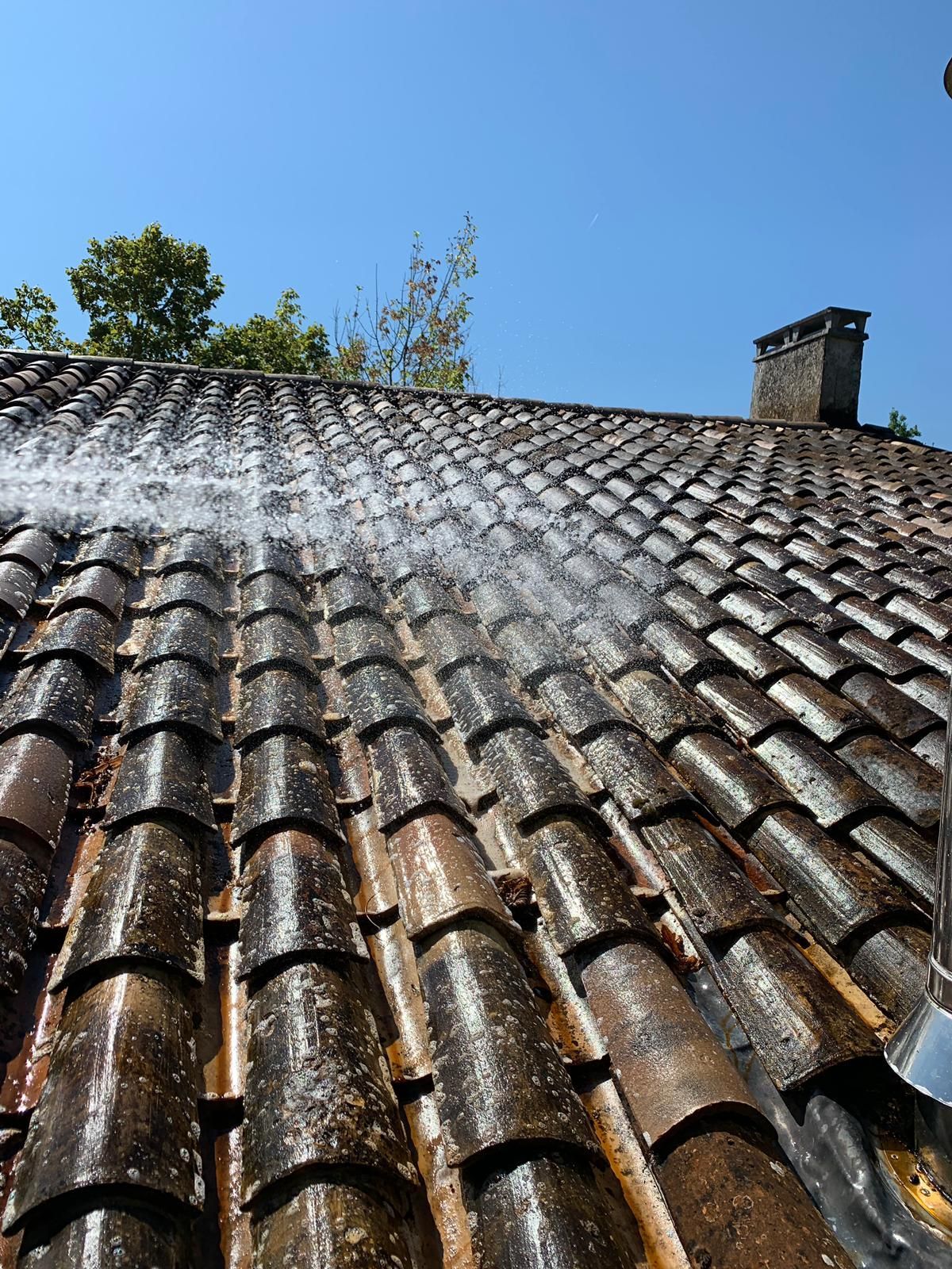 Nettoyage de toiture en tuile