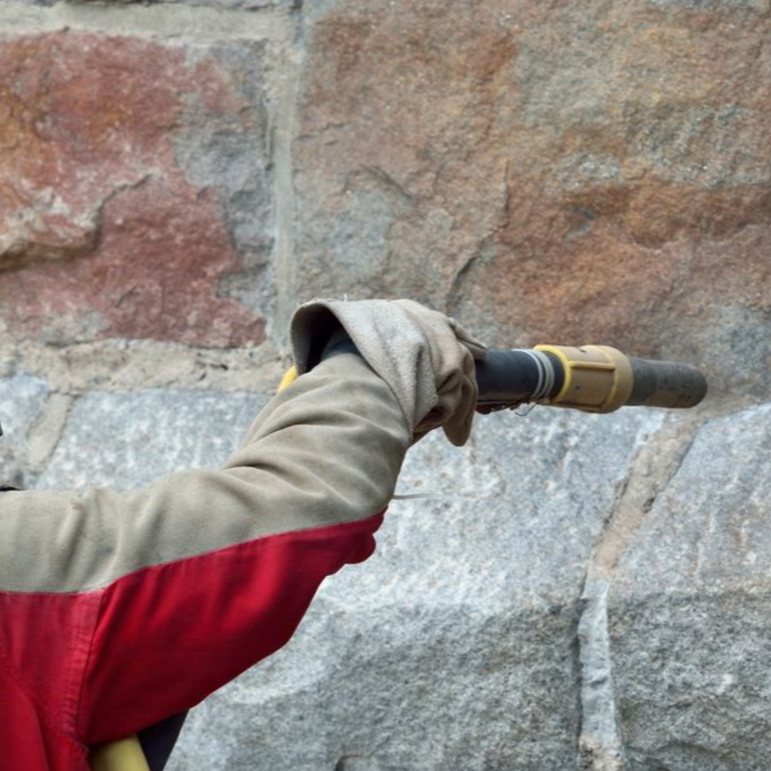Méthode de sablage sur un mur en brique