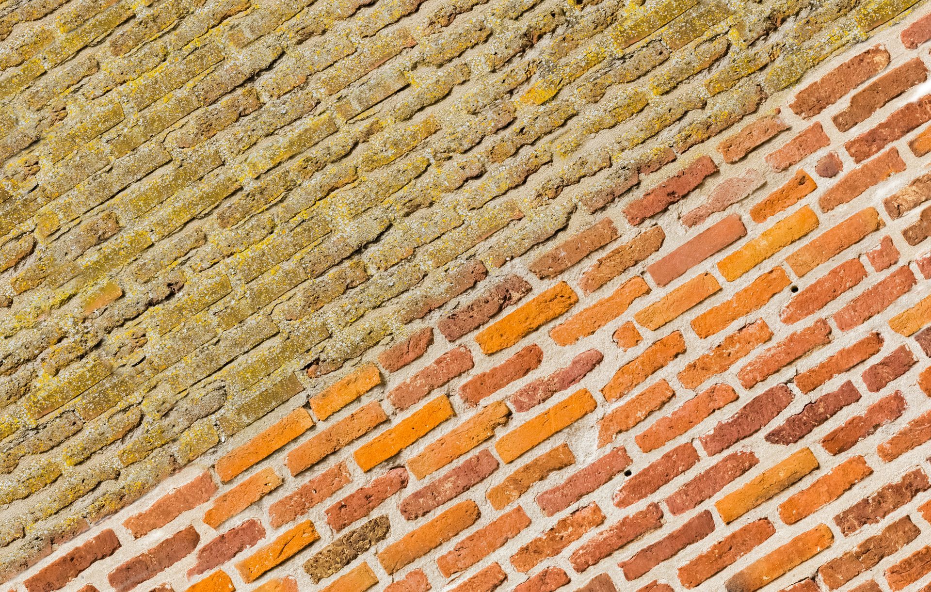 Façade en pierre avant et après sablage