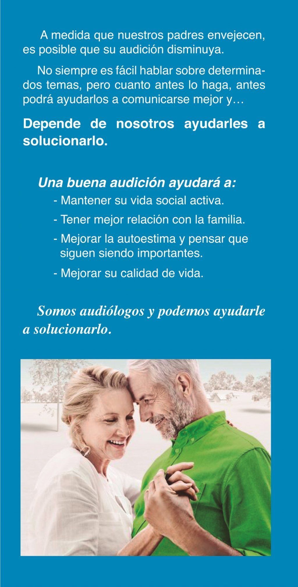 Un hombre y una mujer están parados uno al lado del otro y tomados de la mano.