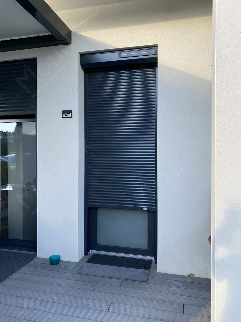 Volet roulant sur une porte