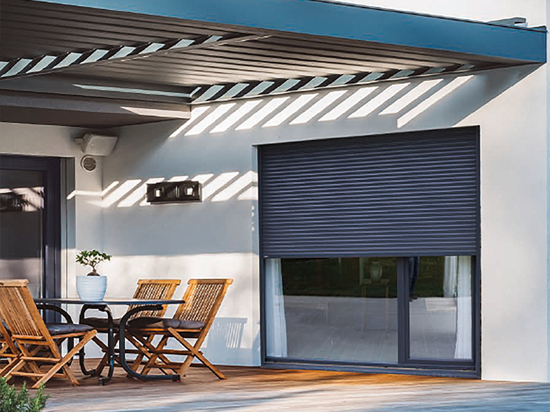 Volet roulant sur une baie vitrée