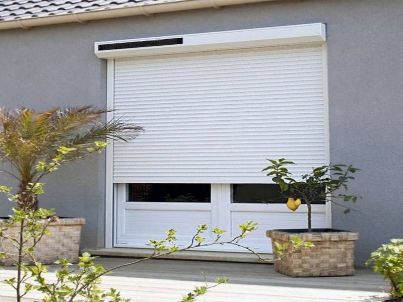 Pose de volets roulants solaires