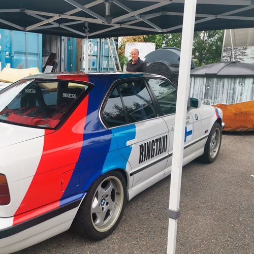 Ainasprintin logo majakasta lähtee valoa ympyrälogoon