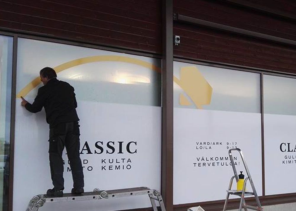 Ainasprintin logo majakasta lähtee valoa ympyrälogoon