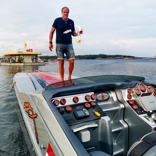 Ainasprintin logo majakasta lähtee valoa ympyrälogoon