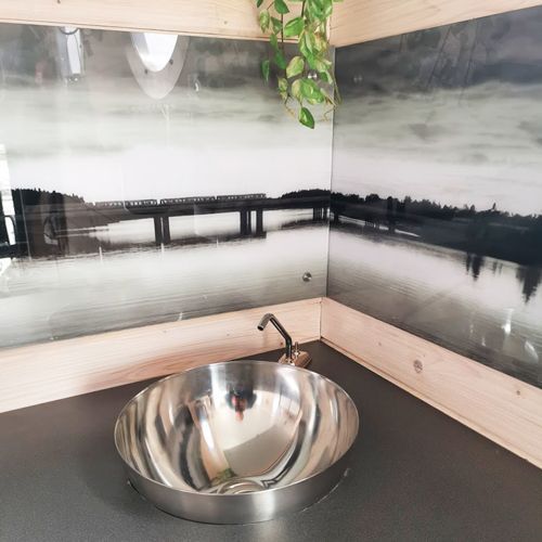 Ainasprintin logo majakasta lähtee valoa ympyrälogoon