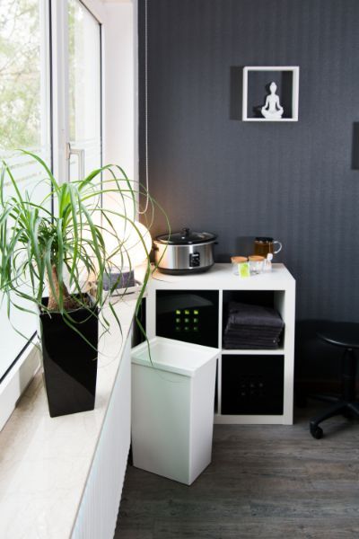 Blick am Fenster entlang Wellnessraum