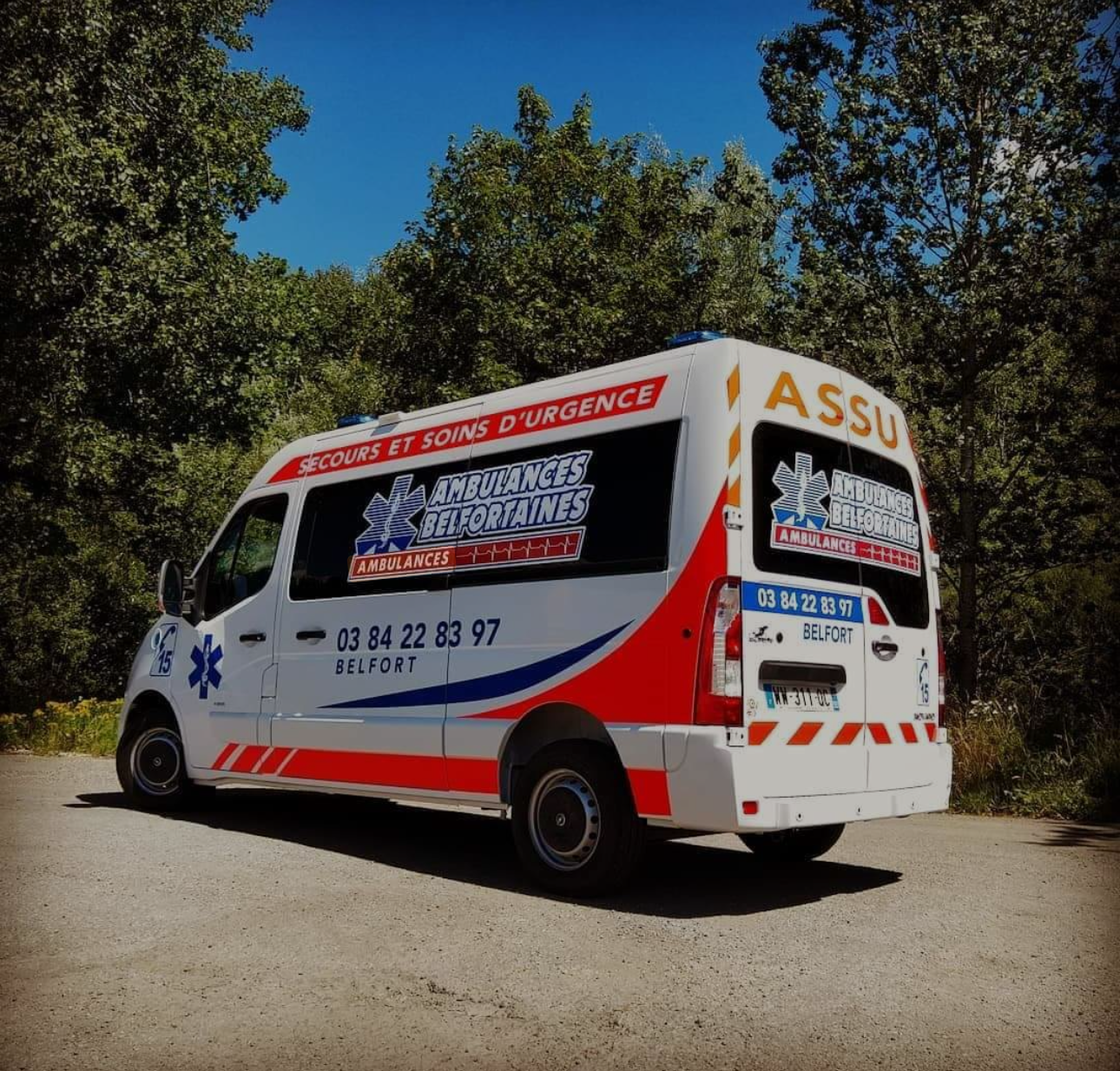 Une ambulance garée