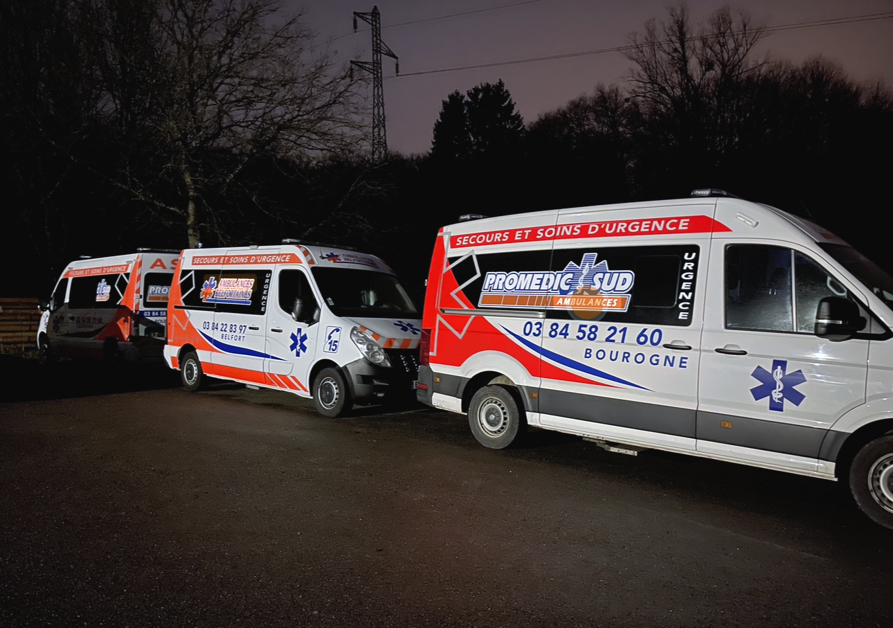 Une flotte d'ambulances