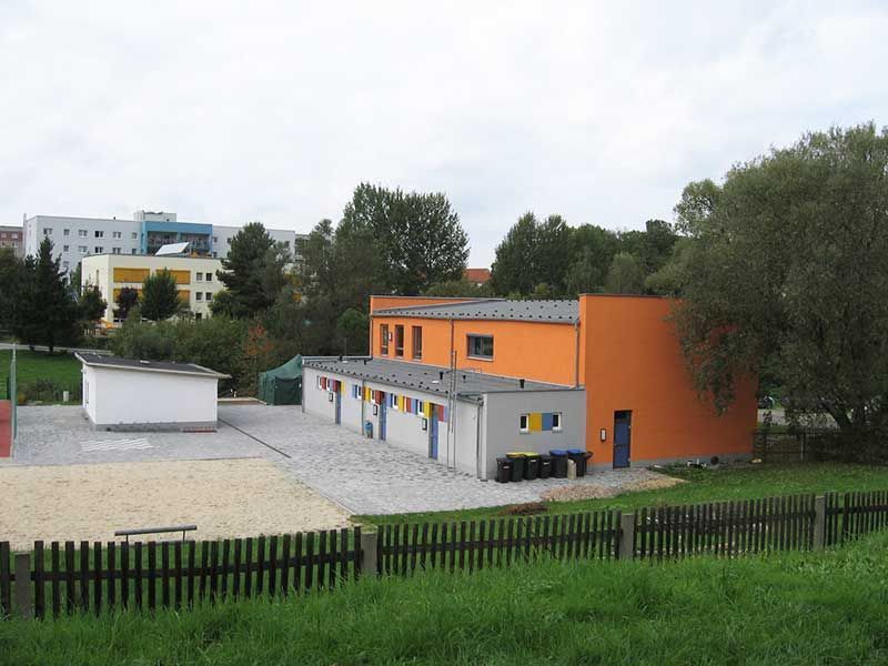 Aussenbereich mit Holzzaun