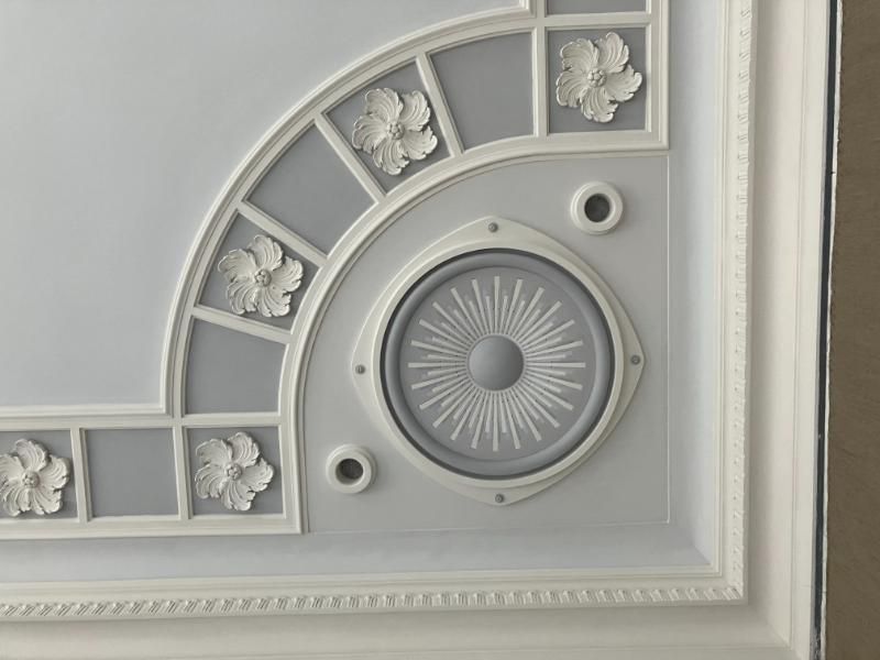 Bild von Stukatur an Decke