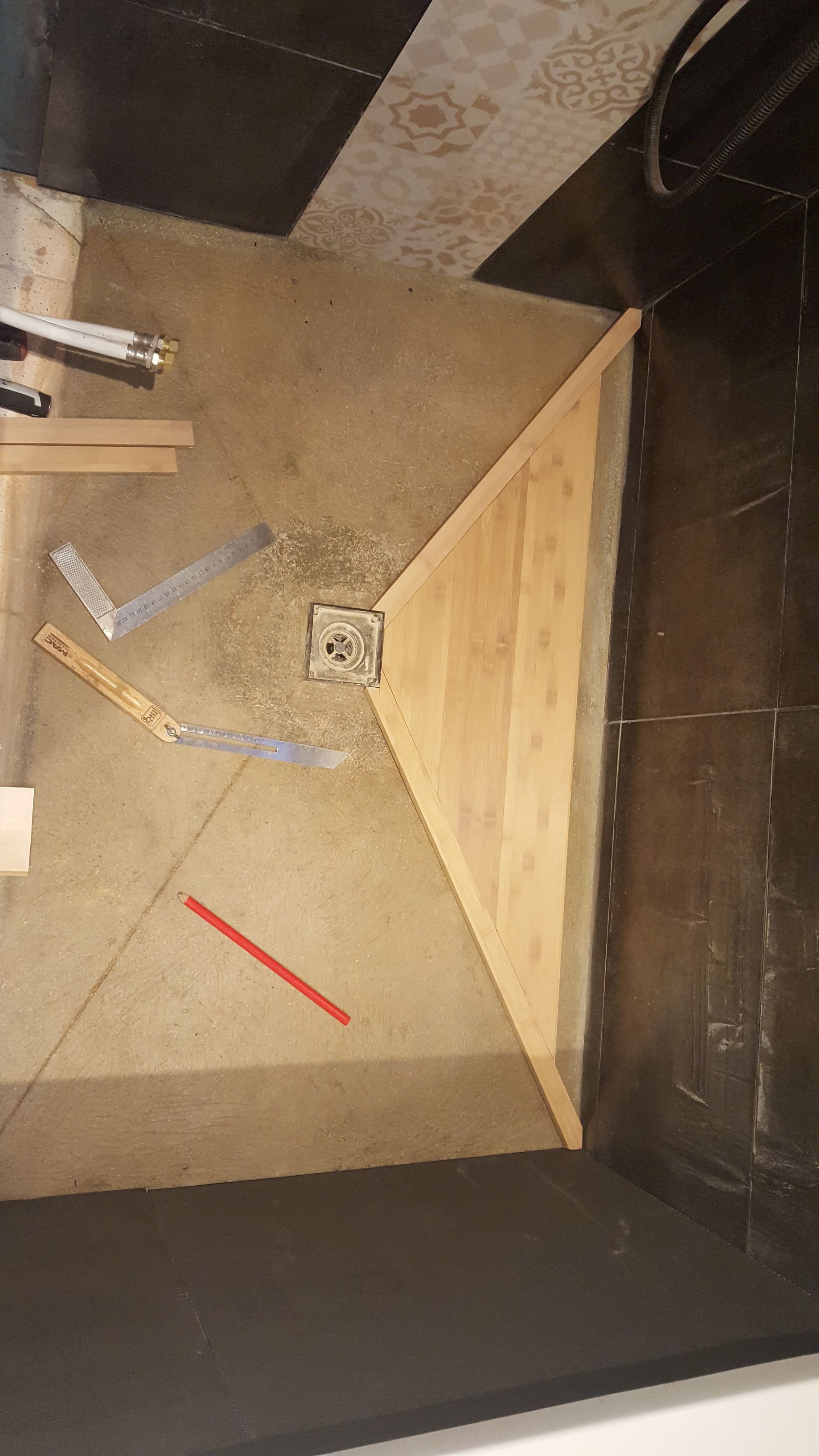 Fabrication d'un bac de douche en bois