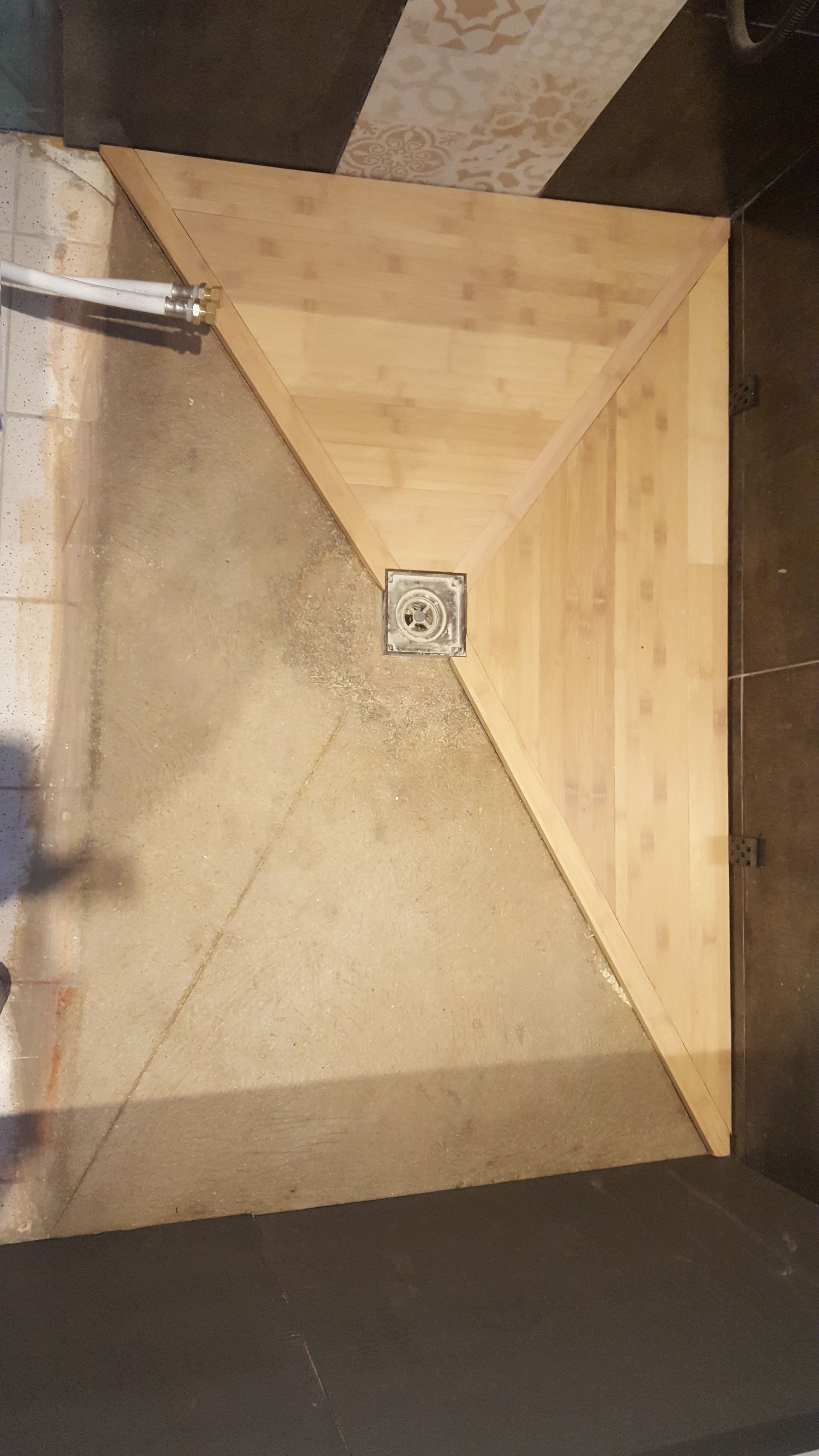 Fabrication d'un bac de douche en bois