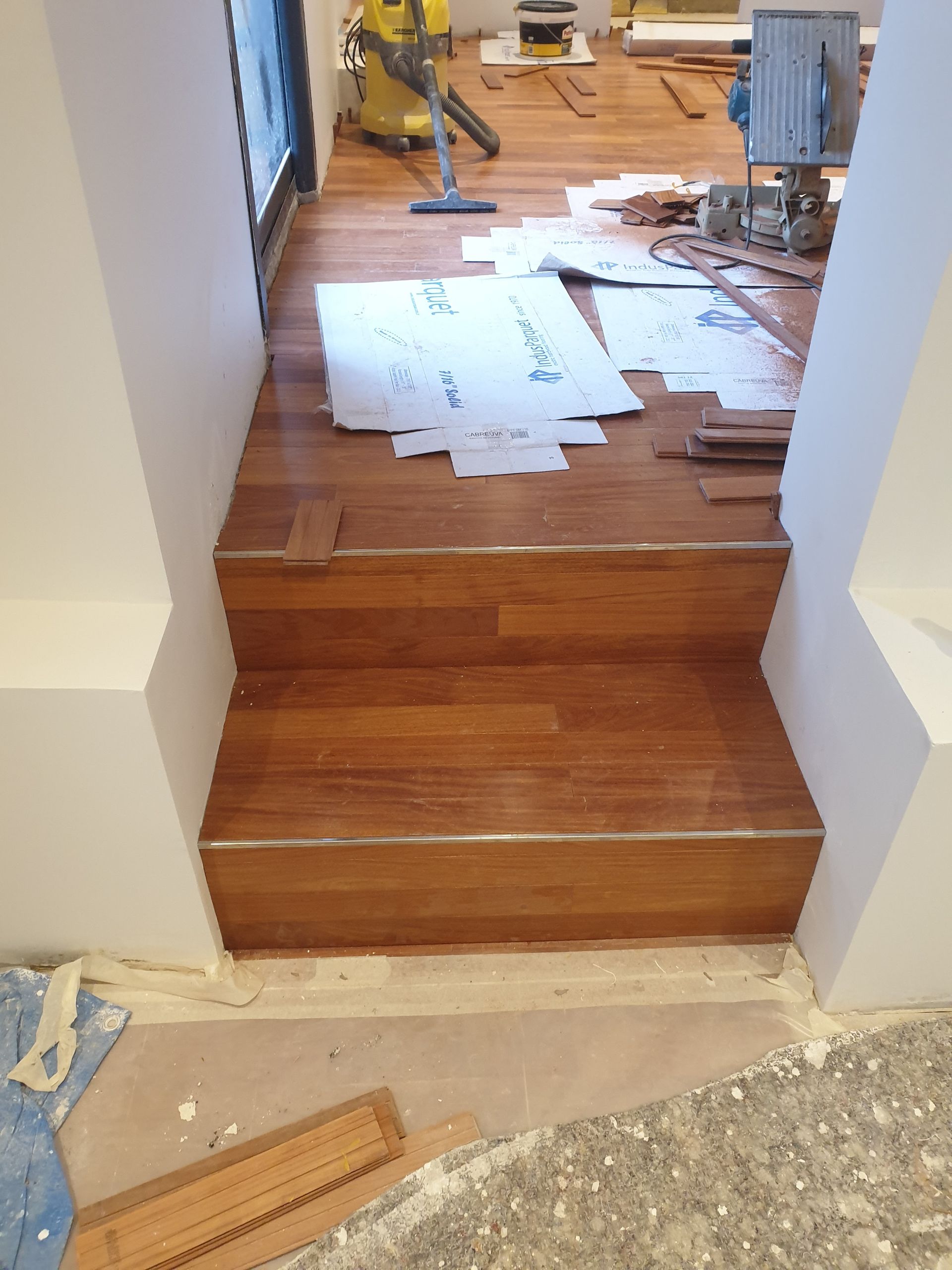 Des marches recouvertes de parquet