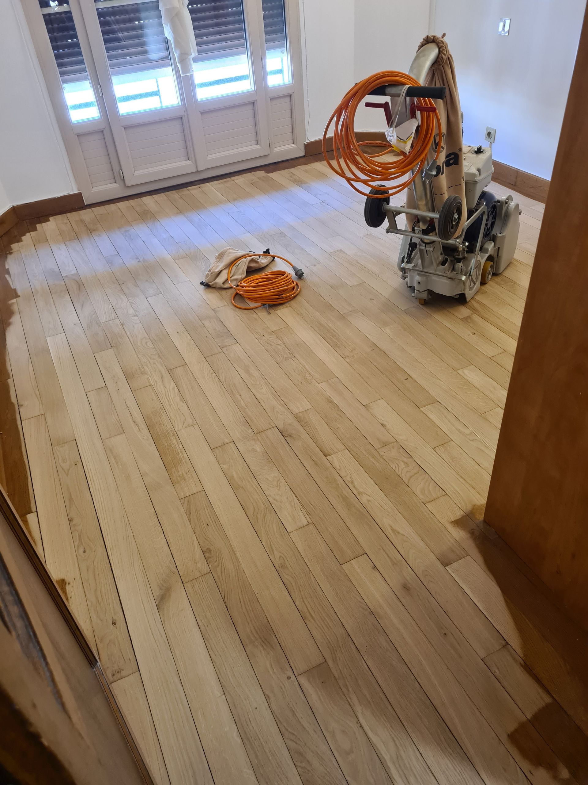 Parquet à la française à moitié clair à moitié brun