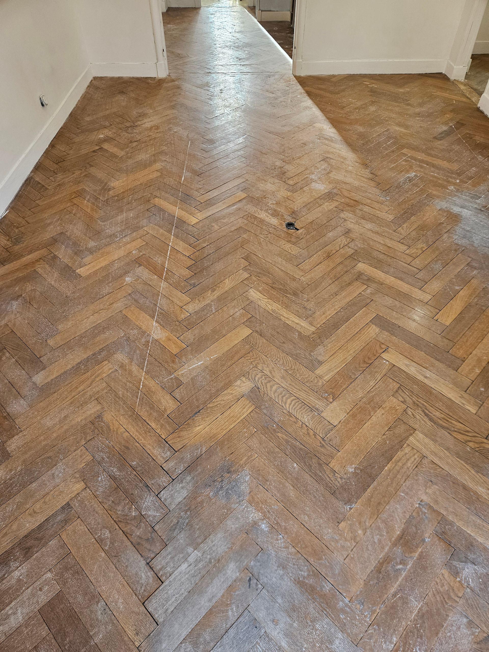 Parquet à chevrons avant la rénovation