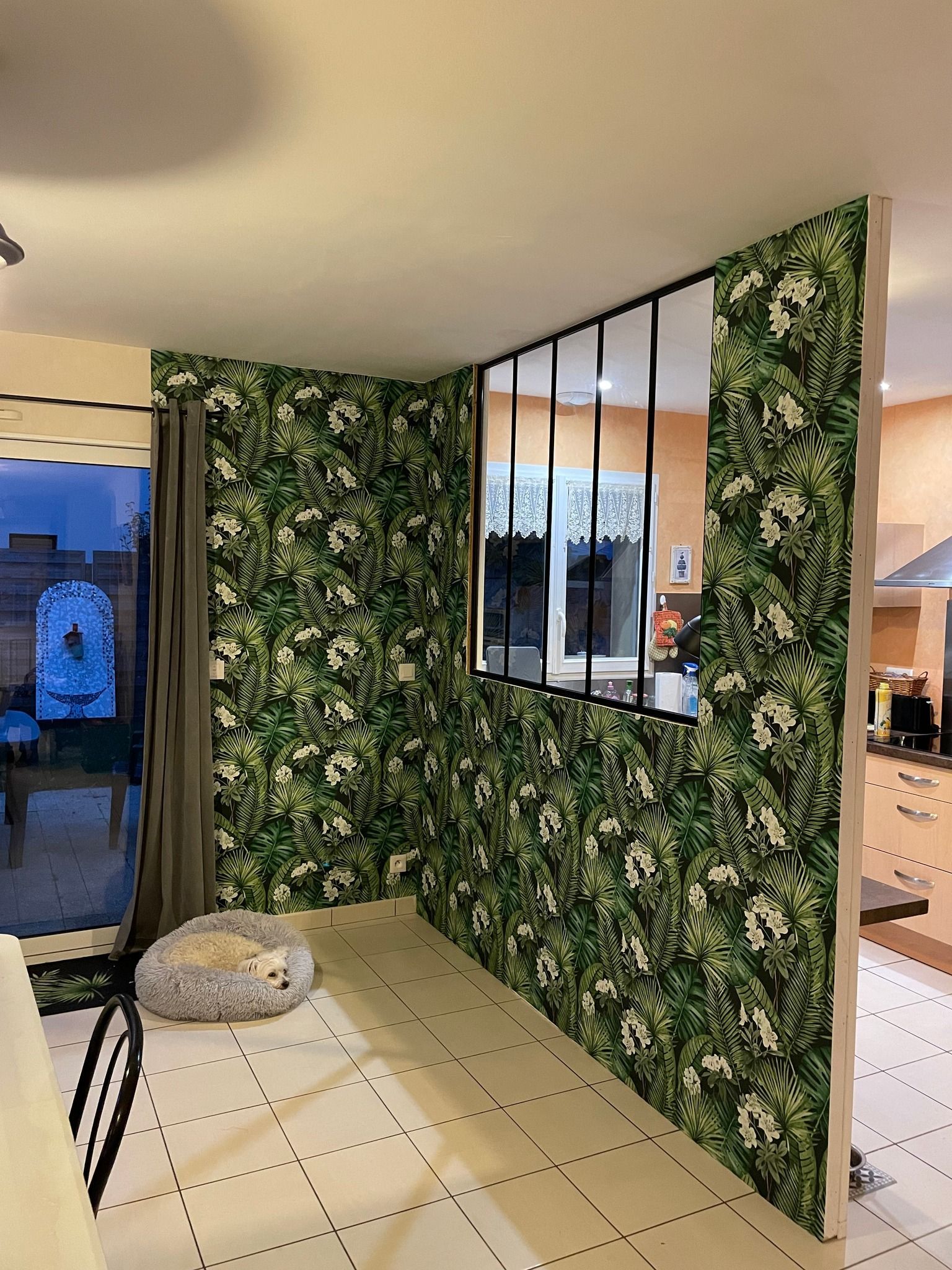 Pose de papier peint après