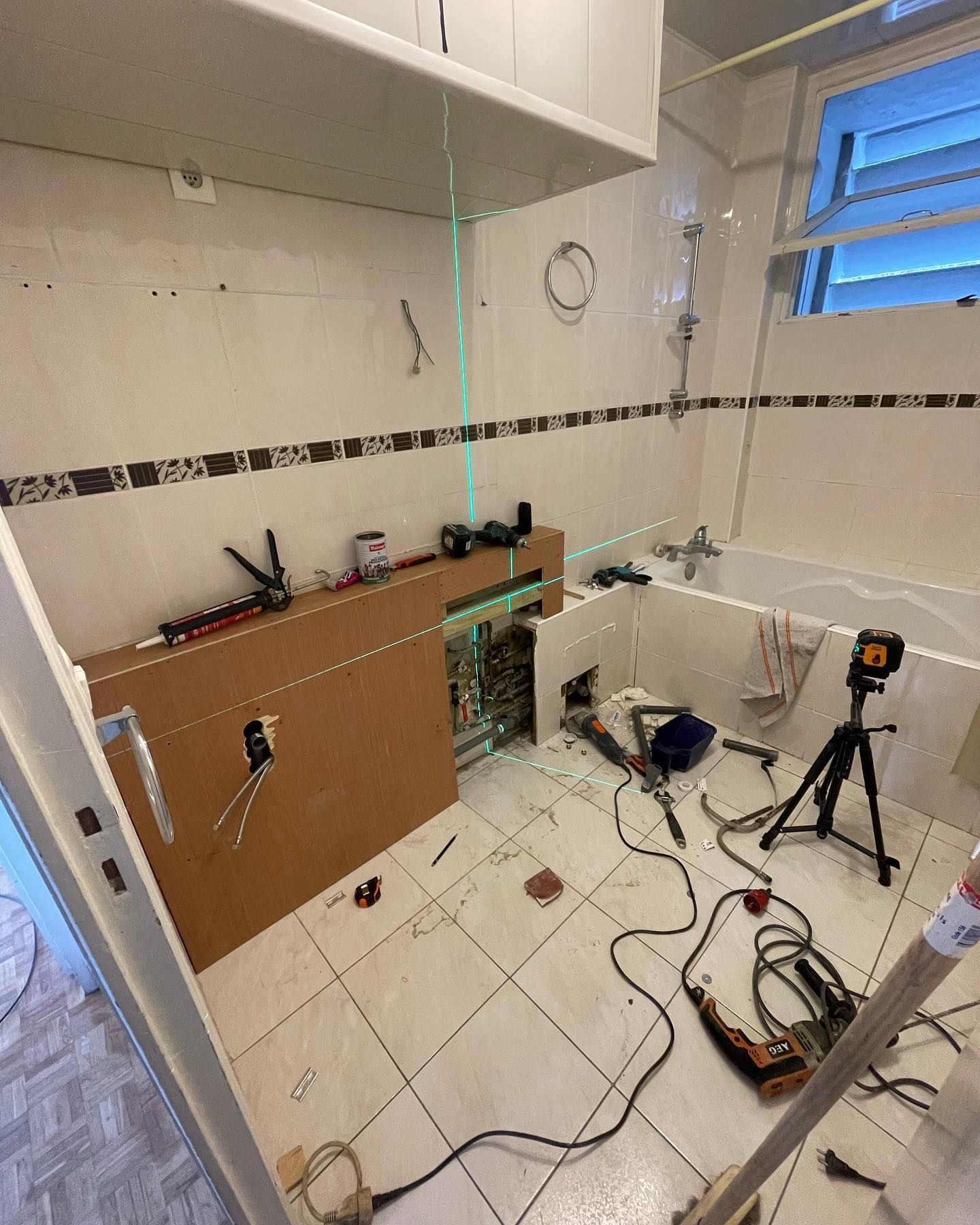 Meuble de salle de bains pendant