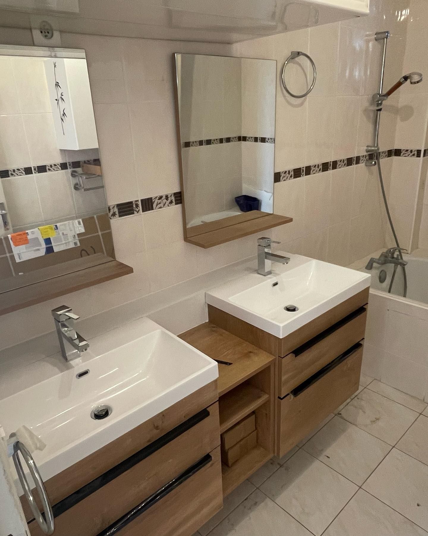 Meuble de salle de bains après