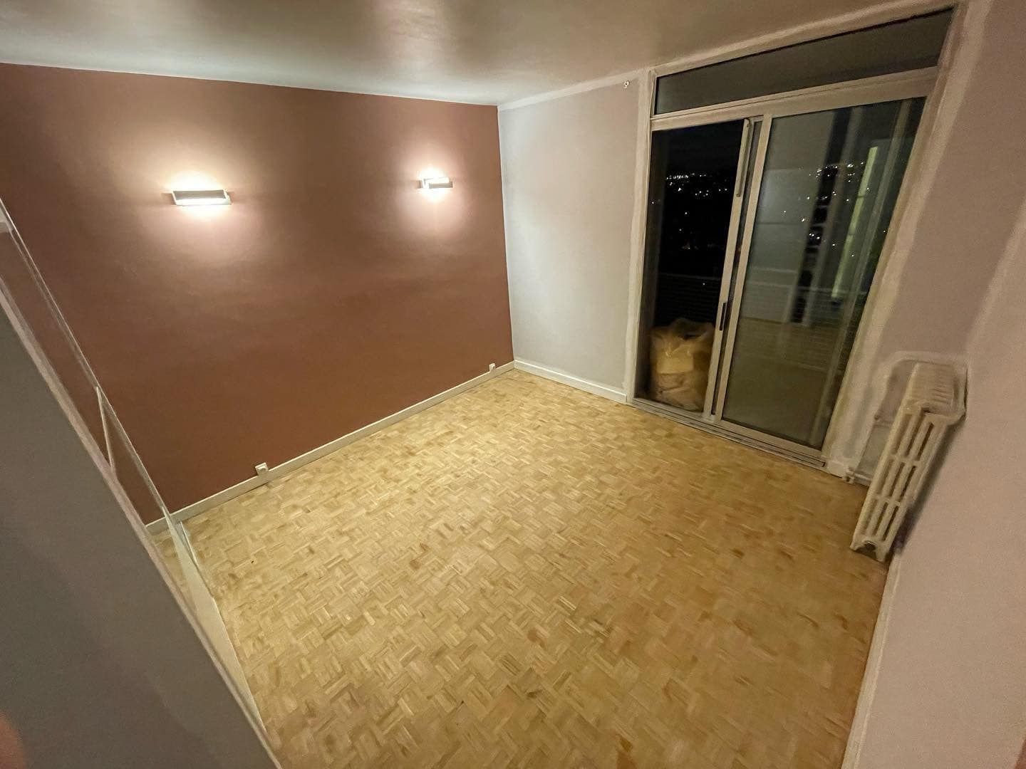 Peinture d'un mur en rose