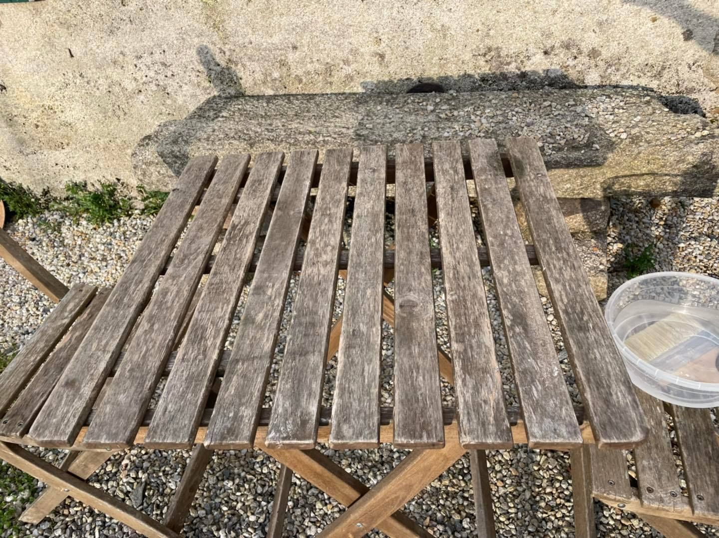 Restauration d'une table en bois avant