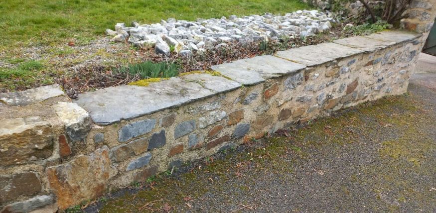 Nettoyage d'un muret avant