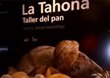 Un cartel para la panadería taller del pan la tahona
