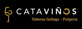 Logotipo de "Cataviños", una taberna gallega y restaurante de pulpo, que presenta un icono estilizado de una copa de vino en color dorado.