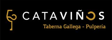 Logotipo de "Cataviños", una taberna gallega y restaurante de pulpo, que presenta un icono estilizado de una copa de vino en color dorado.