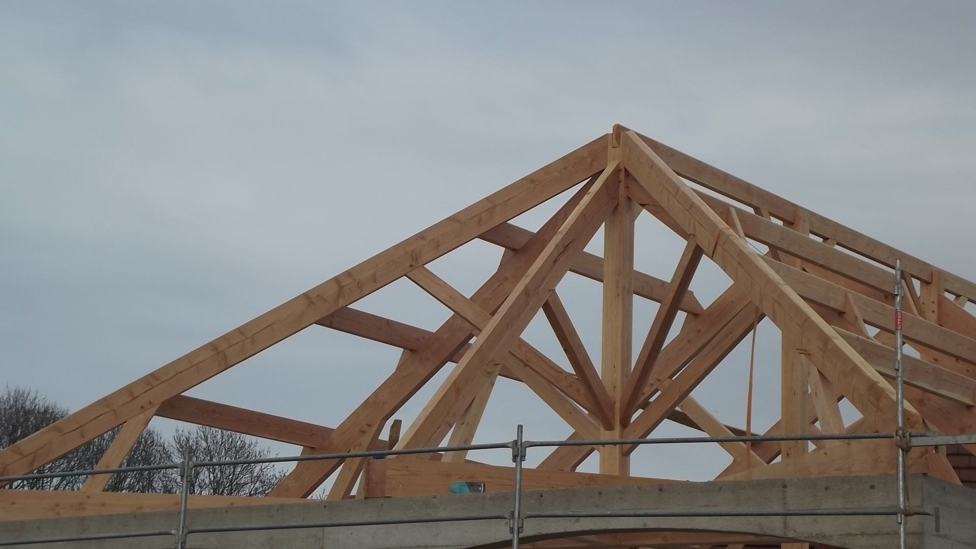 Montage charpente bois