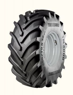 Un primer plano de un neumático sobre un fondo blanco.