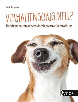 Auf dem Cover eines Buches lächelt ein braun-weißer Hund.