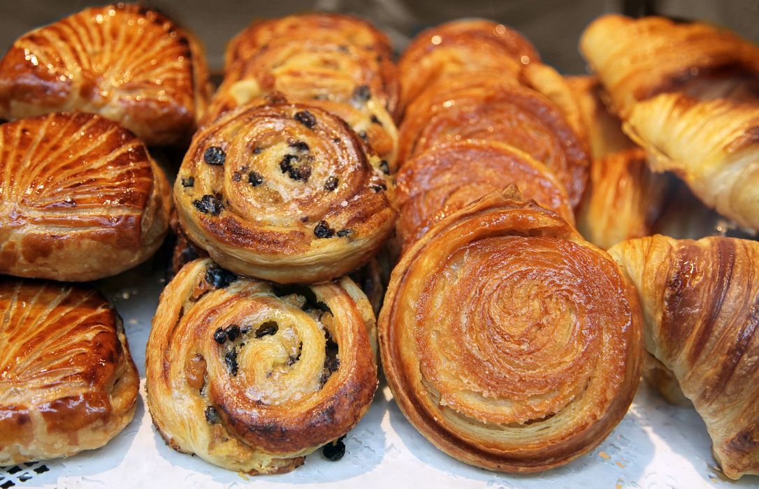Un étal de viennoiseries