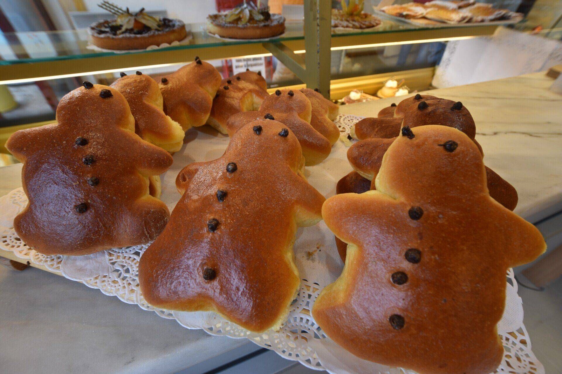 Des brioches en formes de bonhomme