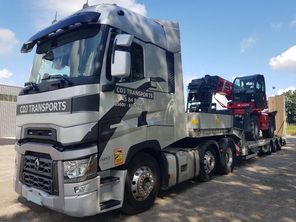 Un semi-remorque prêt pour le transport