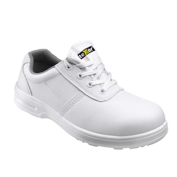 Weiße Arbeitssicherheitsschuhe mit Schnürsenkeln. Auf der Zunge des Schuhs steht das Wort „Texor“.