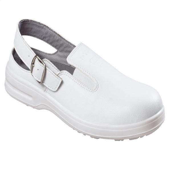 Weißer Sicherheitsschuh mit Riemen und Schnalle auf weißem Hintergrund.