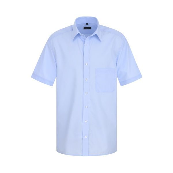 Hellblaues kurzärmeliges Button-Down-Hemd mit Brusttasche.