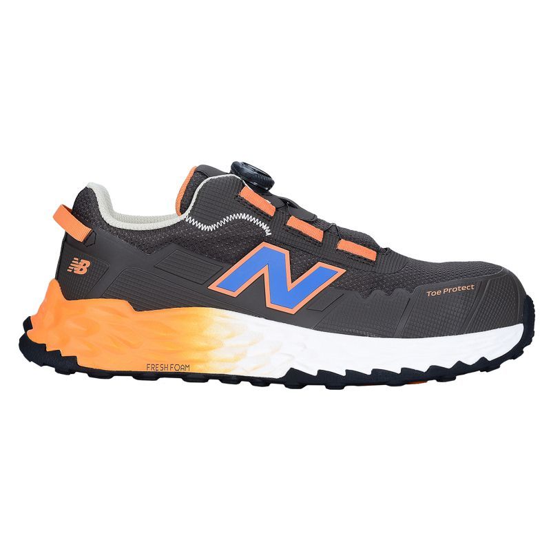 Brauner und orangefarbener Arbeitsschuh von New Balance mit blauen Akzenten und einem BOA-Drehverschluss.