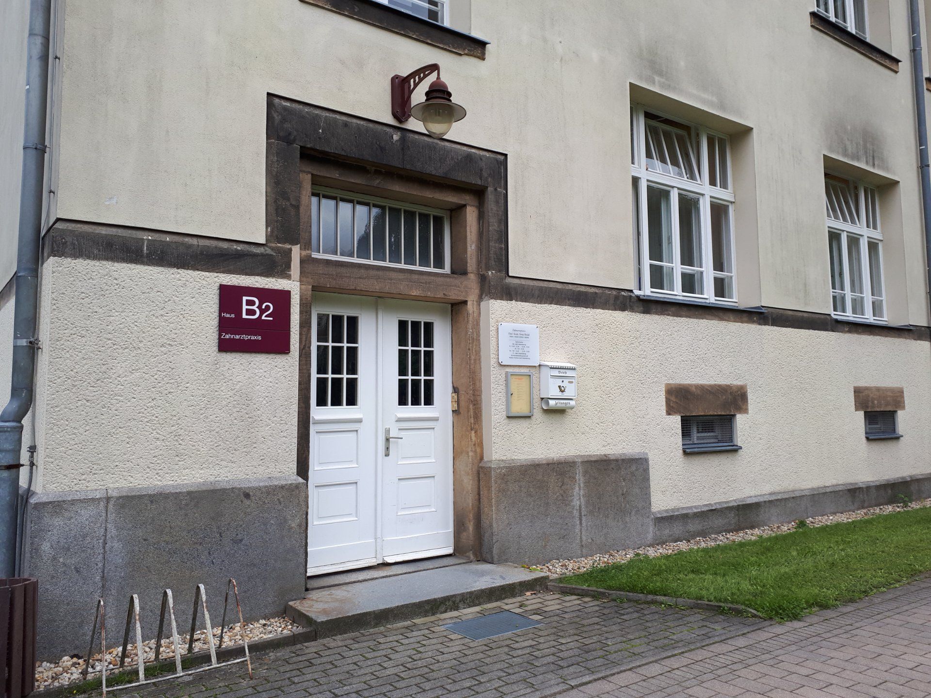 Außeneingang Praxis Helaß