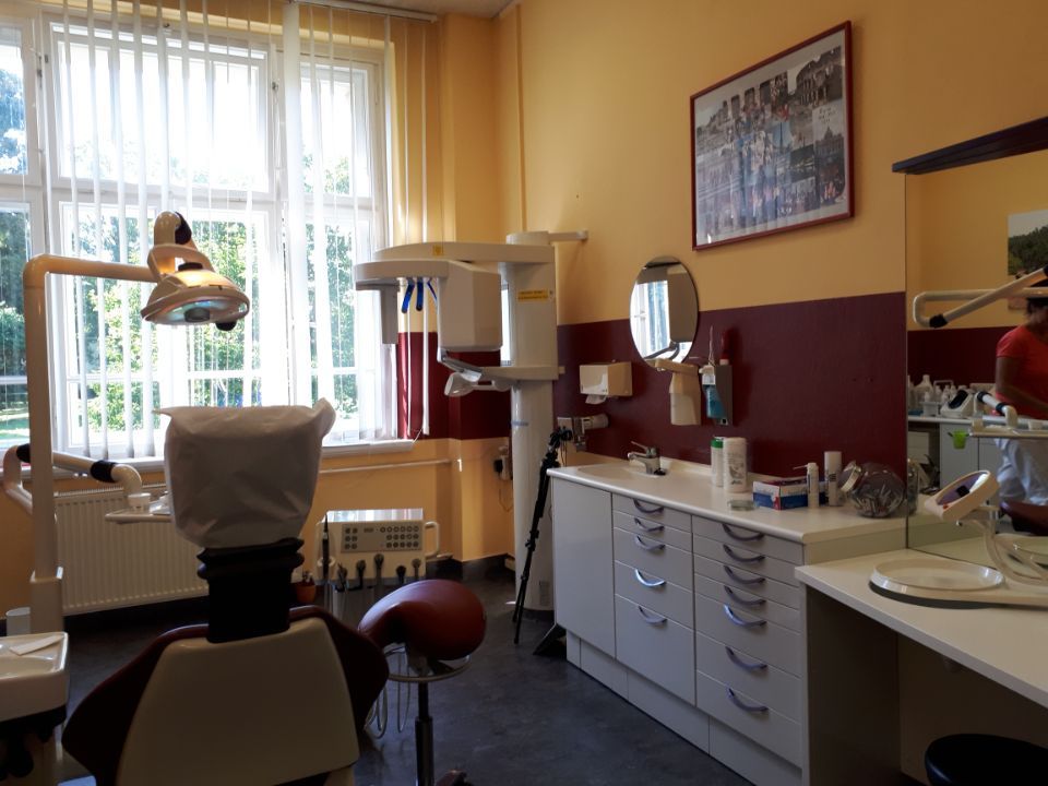 Behandlungsraum in der Zahnarztpraxis Helaß in Arnsdorf