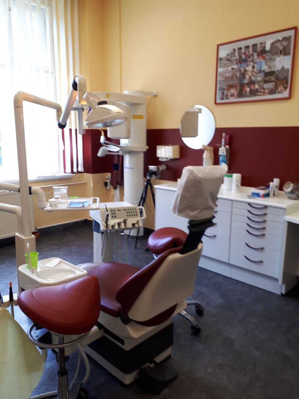 Behandlungsraum in der Zahnarztpraxis Helaß in Arnsdorf