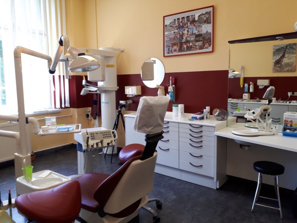 Behandlungsraum in der Zahnarztpraxis Helaß in Arnsdorf