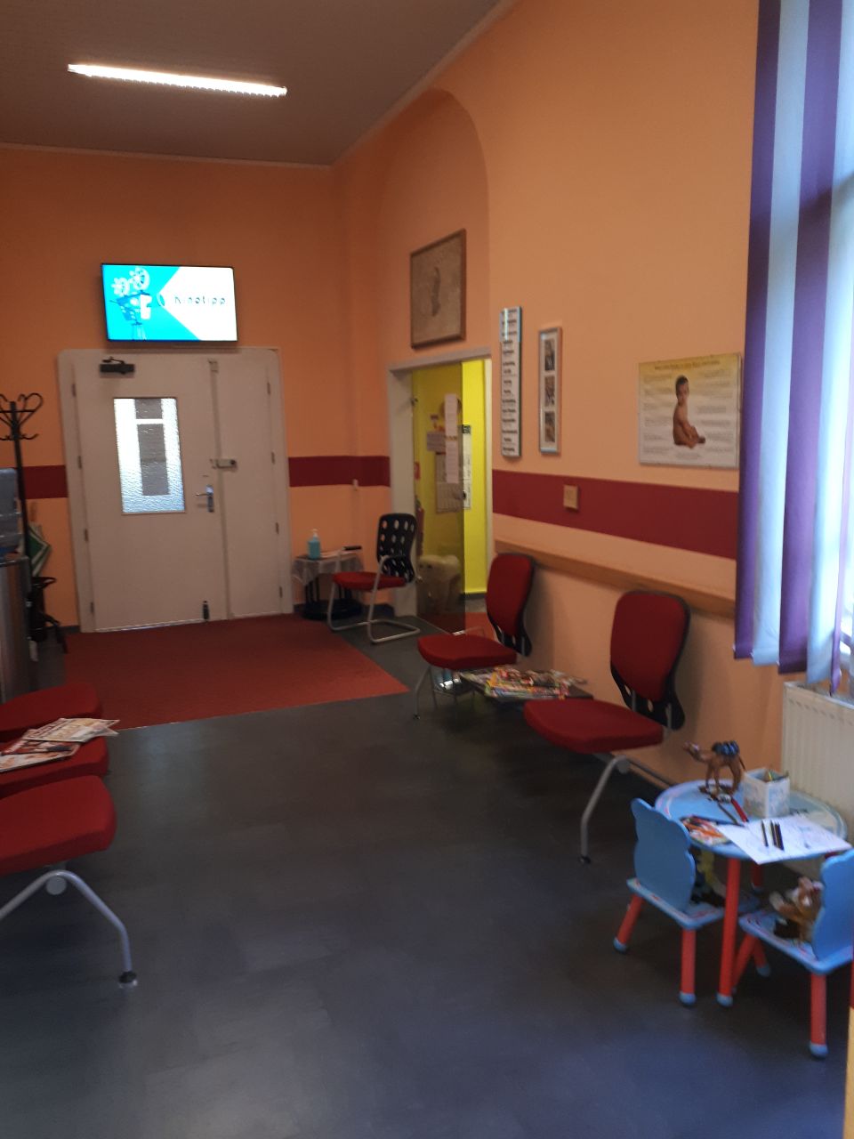 Eingangsbereich in der Zahnarztpraxis Helaß in Arnsdorf