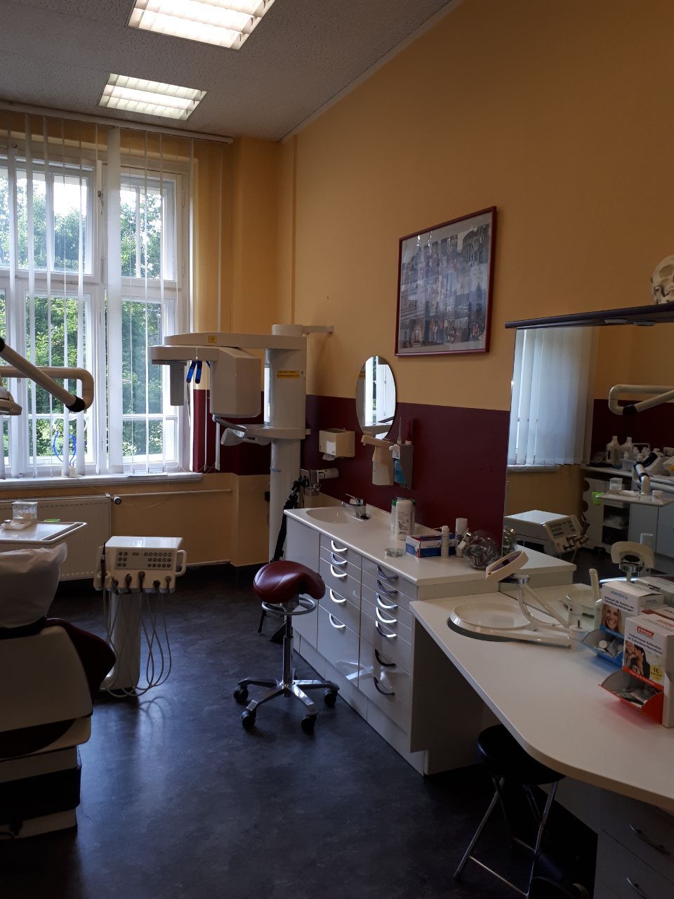 Behandlungsraum in der Zahnarztpraxis Helaß in Arnsdorf