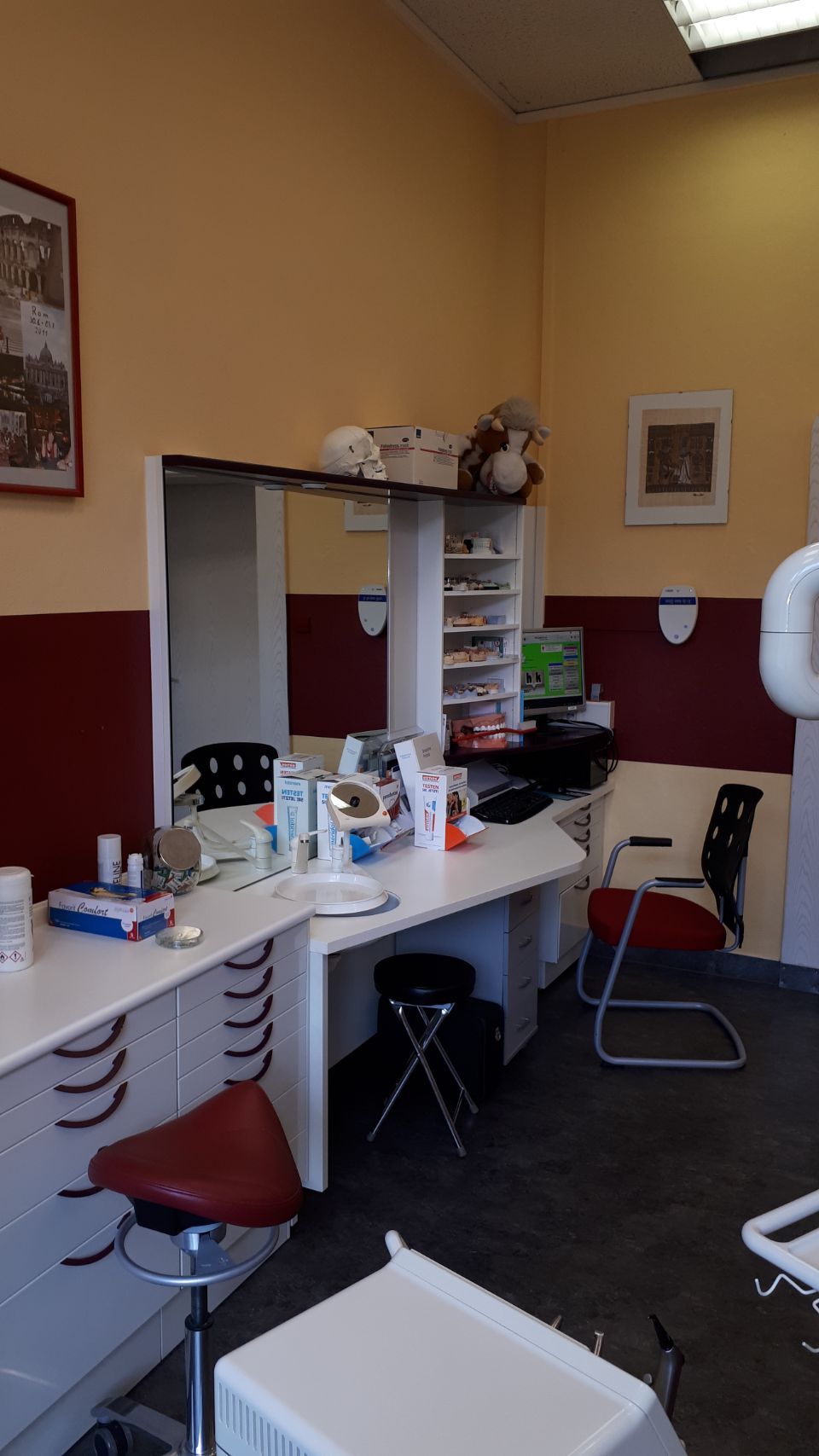 Behandlungsraum in der Zahnarztpraxis Helaß in Arnsdorf